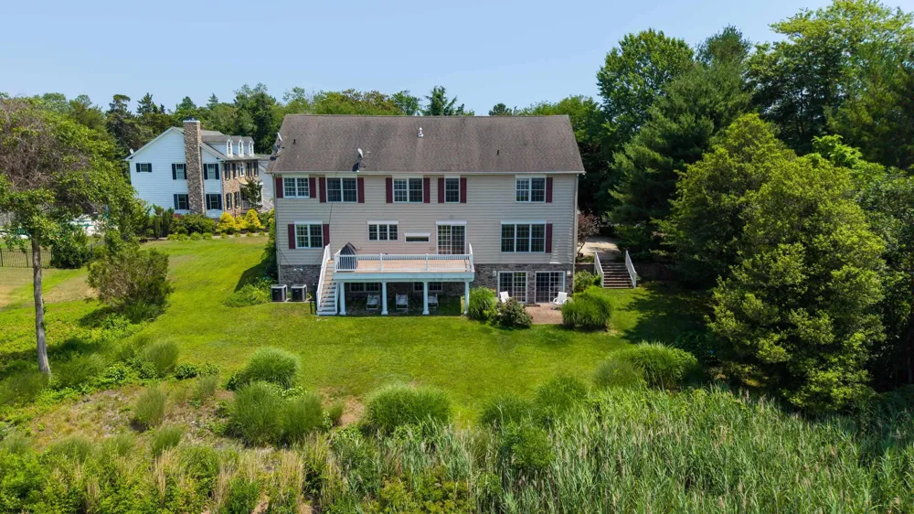 1 Barr Ct Linwood, NJ 08221