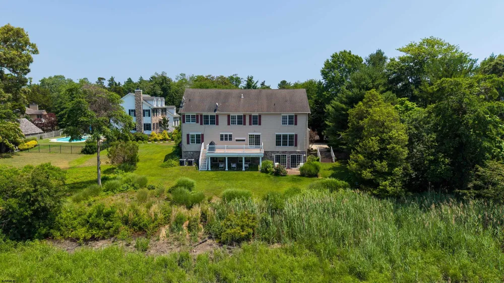 1 Barr Ct Linwood, NJ 08221