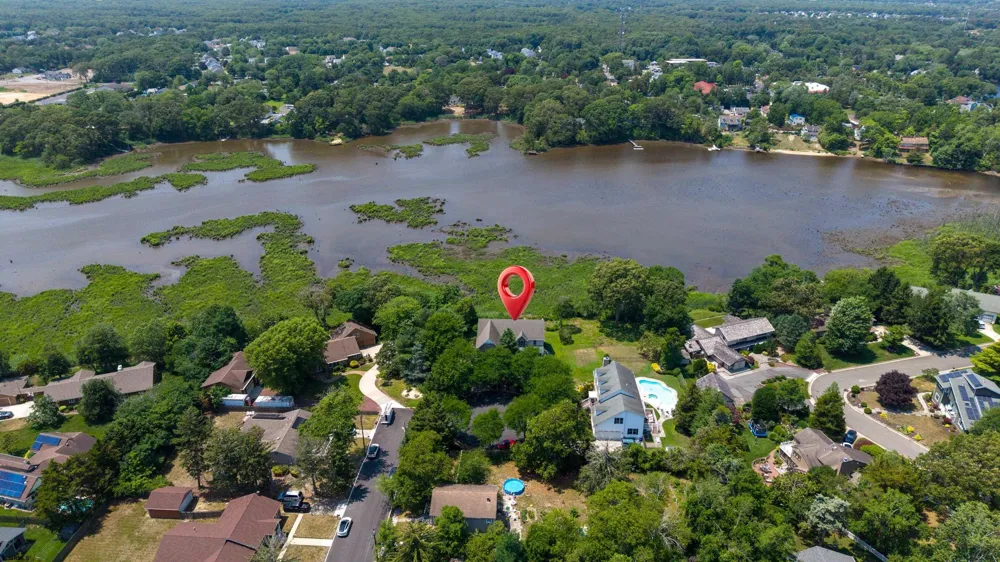 1 Barr Ct Linwood, NJ 08221