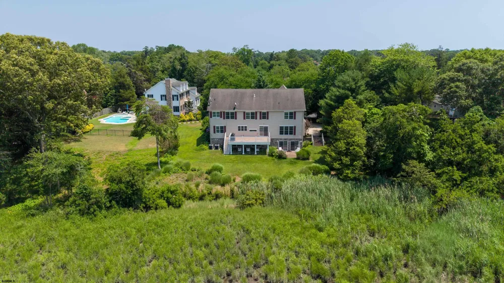 1 Barr Ct Linwood, NJ 08221