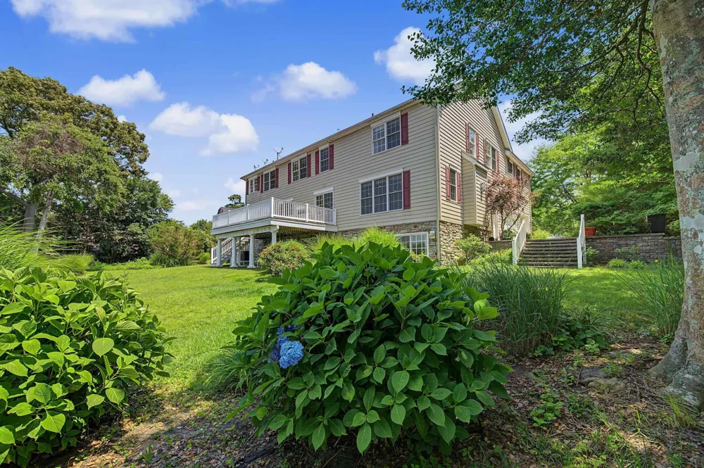 1 Barr Ct Linwood, NJ 08221