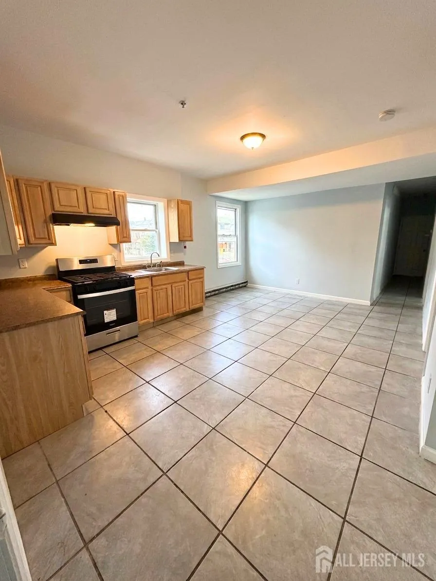410-412 1st Avenue #2 Elizabeth, NJ 07206