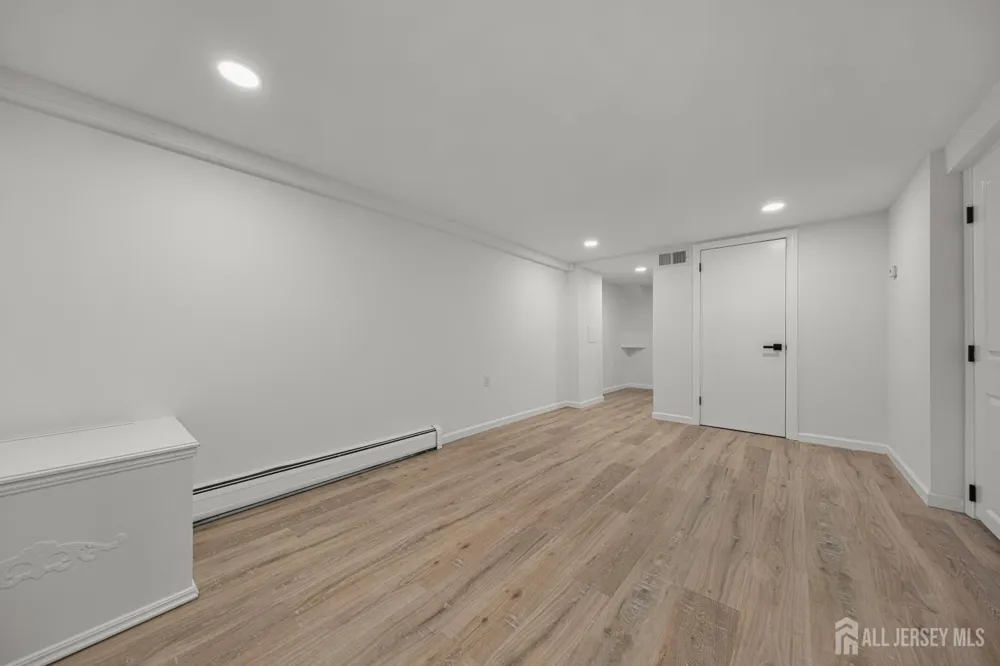 24 Morgan Drive Edison, NJ 08817