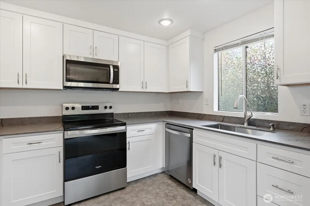 19433 28th Avenue NE #D Lake Forest Park, WA 98155