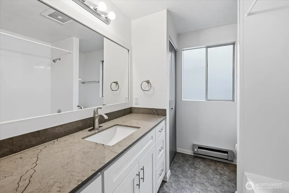 19433 28th Avenue NE #D Lake Forest Park, WA 98155