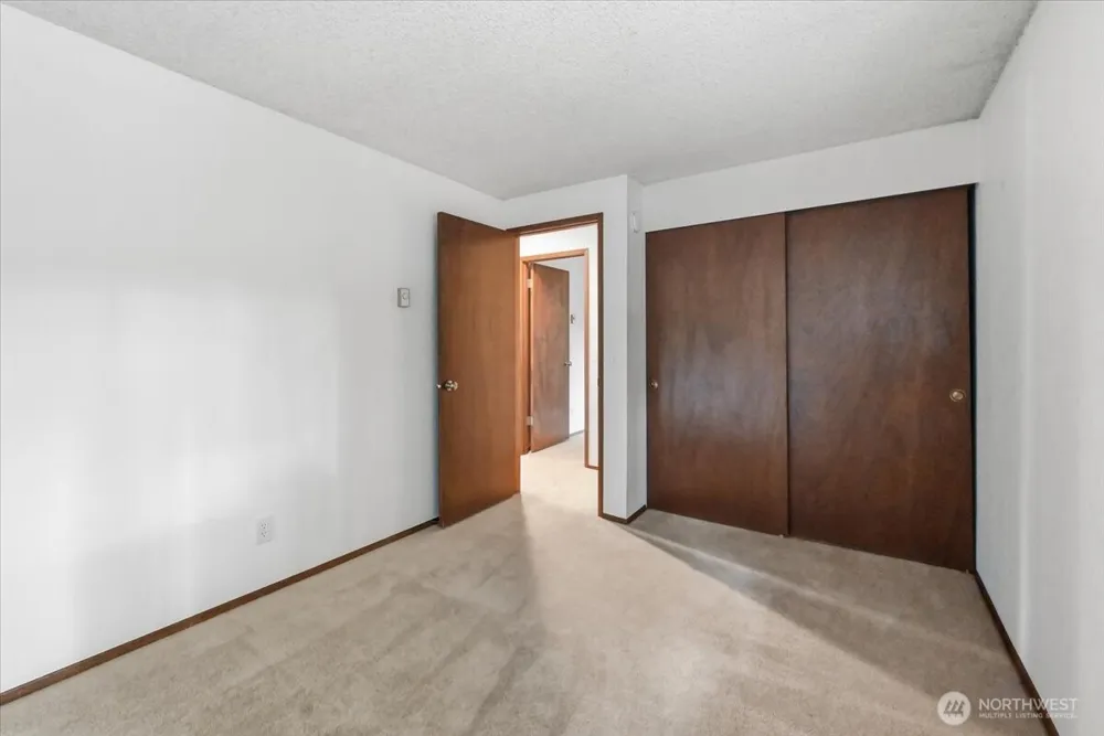 19433 28th Avenue NE #D Lake Forest Park, WA 98155
