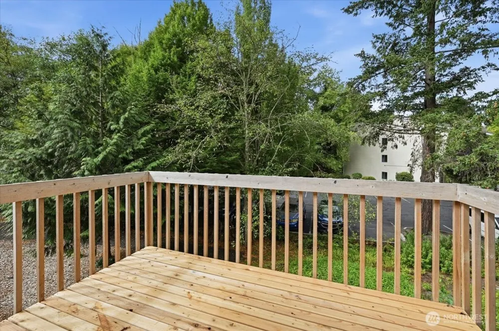 19433 28th Avenue NE #D Lake Forest Park, WA 98155