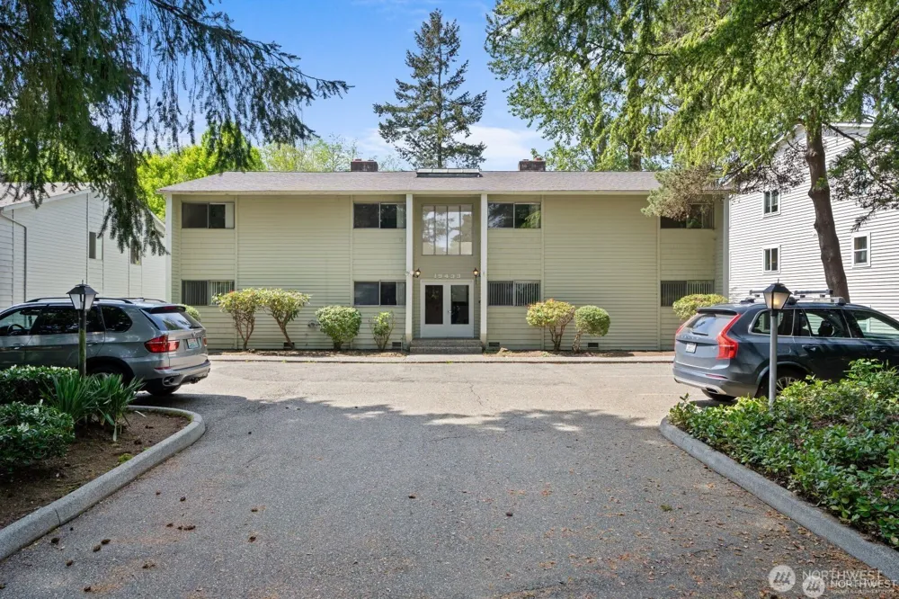 19433 28th Avenue NE #D Lake Forest Park, WA 98155