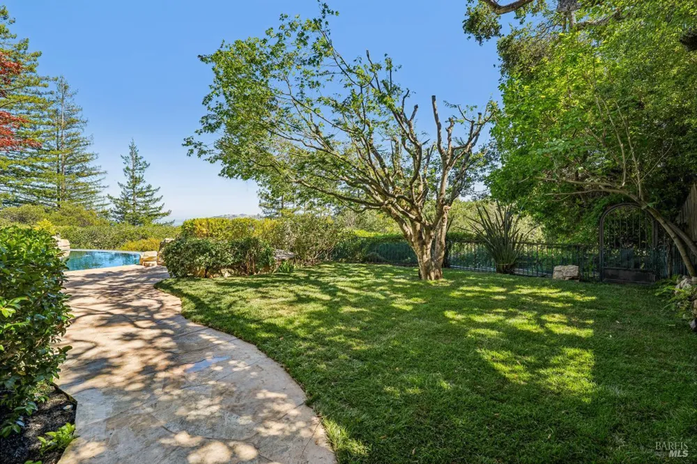 65 Rock Road Kentfield, CA 94904