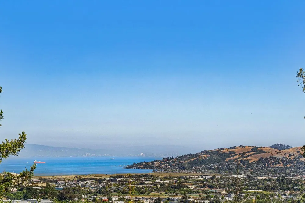 65 Rock Road Kentfield, CA 94904