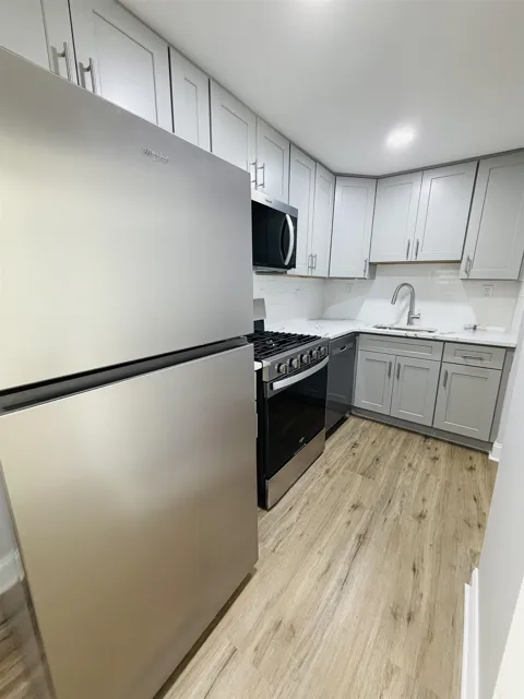 114 GRAHAM ST