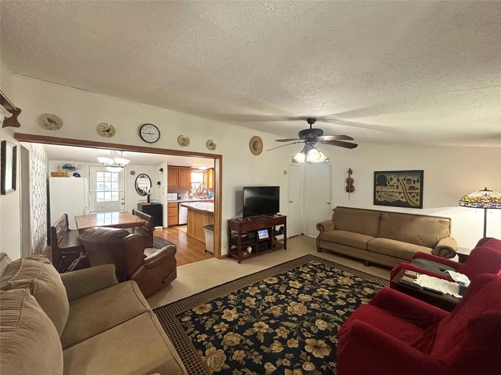 908 Pitzer Street Colmesneil, TX 75938