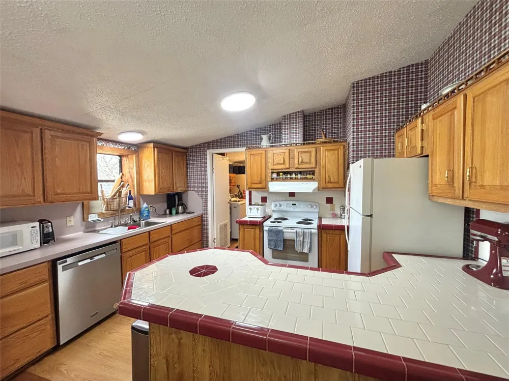 908 Pitzer Street Colmesneil, TX 75938