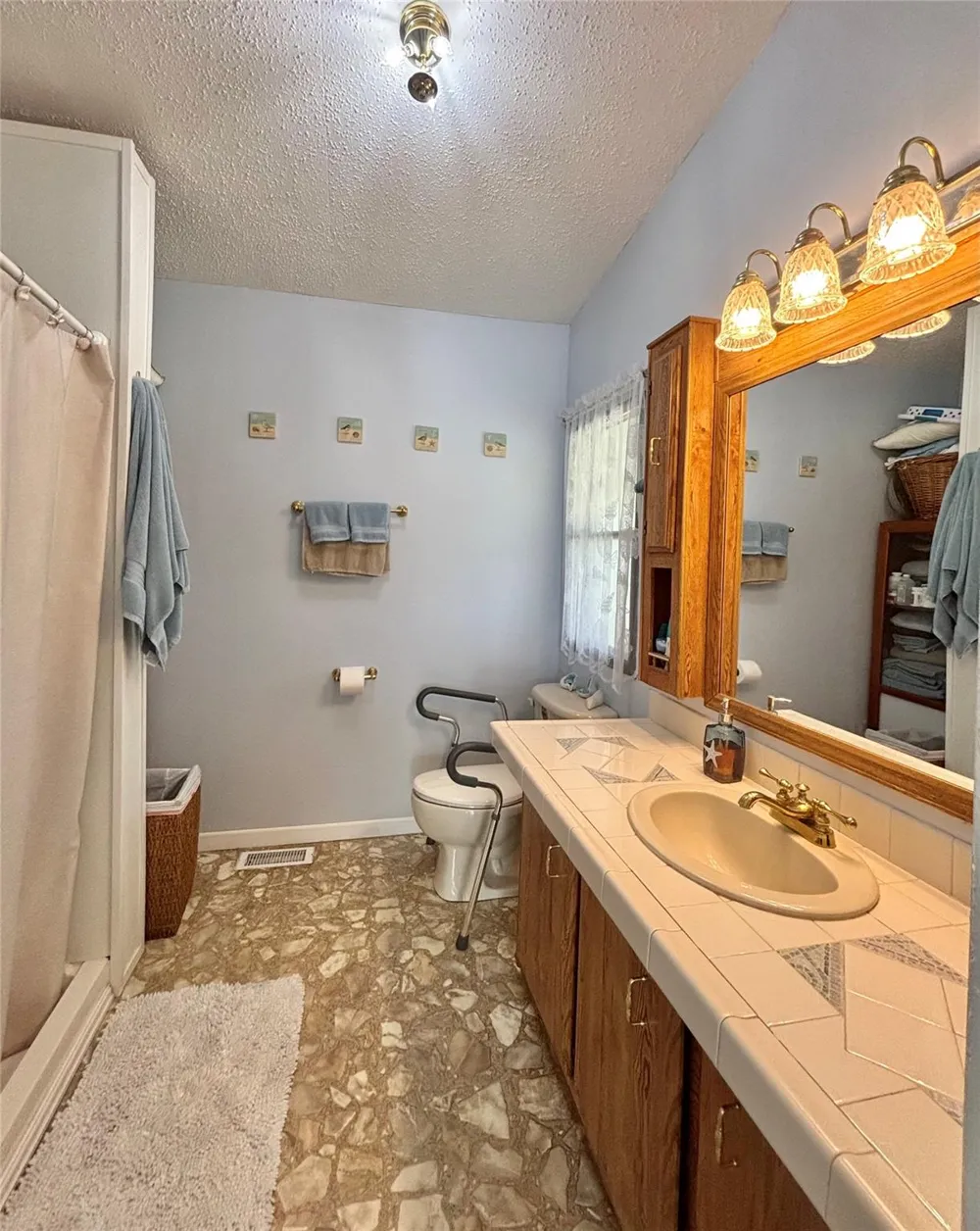 908 Pitzer Street Colmesneil, TX 75938