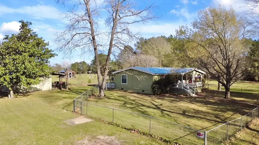 908 Pitzer Street Colmesneil, TX 75938