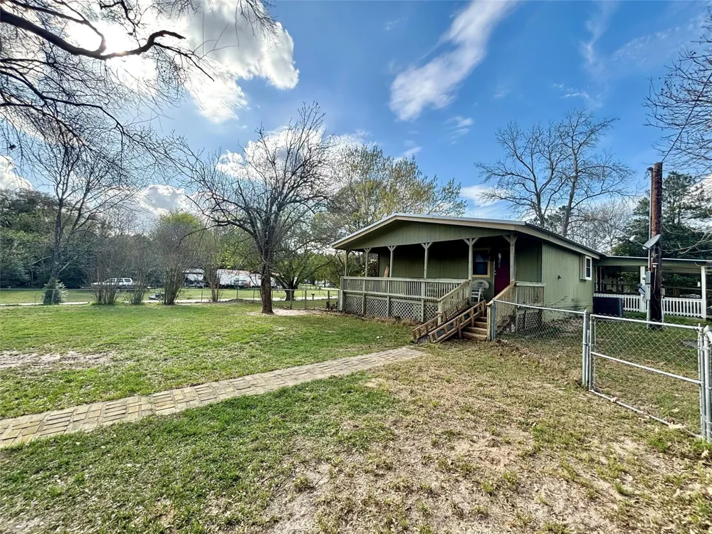 908 Pitzer Street Colmesneil, TX 75938