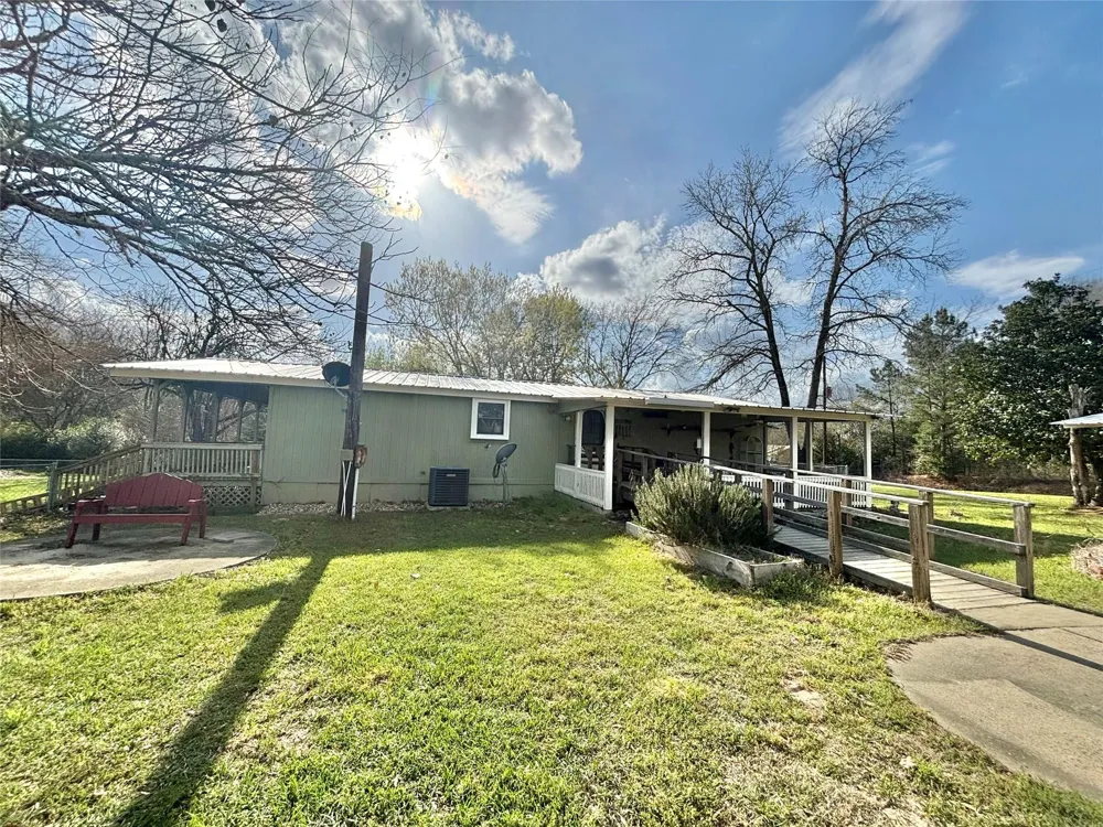 908 Pitzer Street Colmesneil, TX 75938