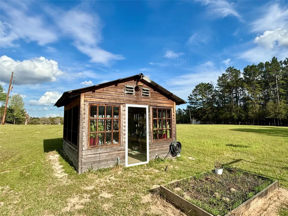 908 Pitzer Street Colmesneil, TX 75938