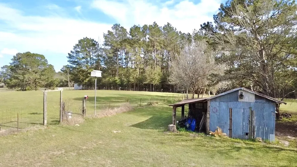 908 Pitzer Street Colmesneil, TX 75938