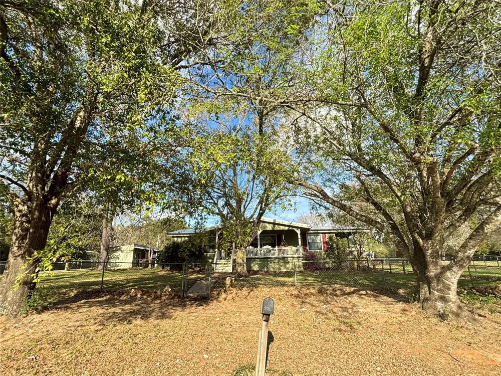 908 Pitzer Street Colmesneil, TX 75938