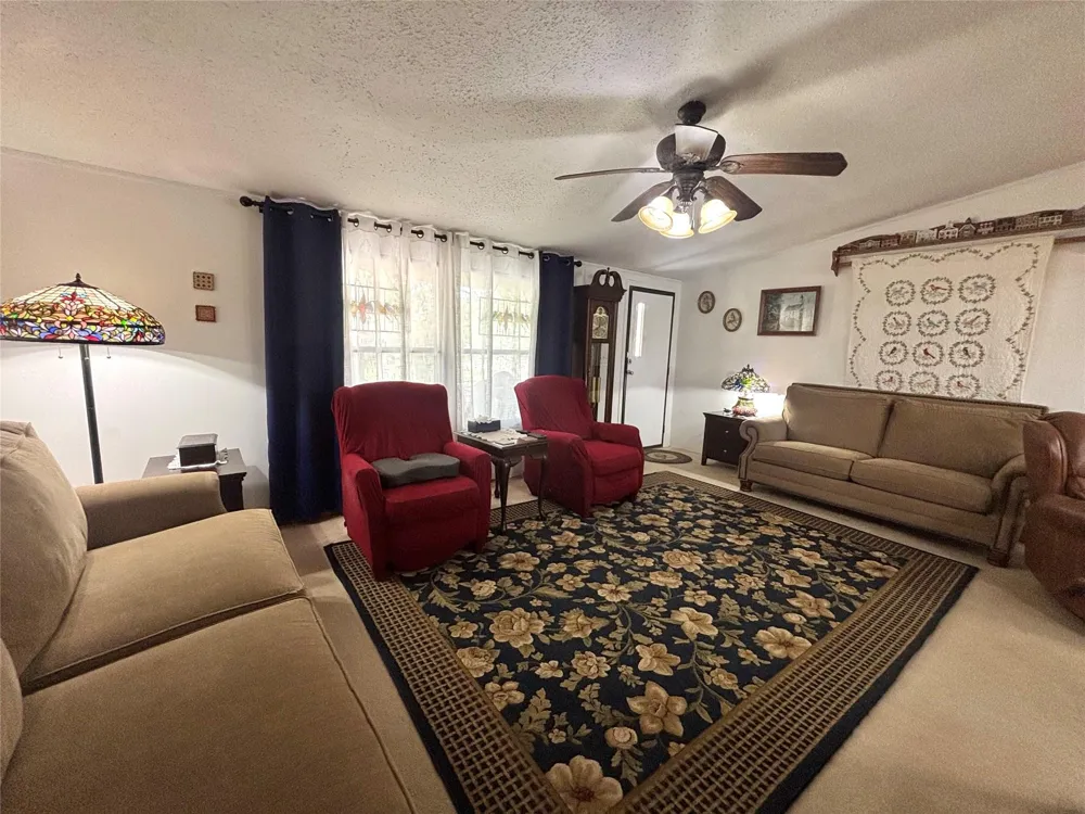 908 Pitzer Street Colmesneil, TX 75938