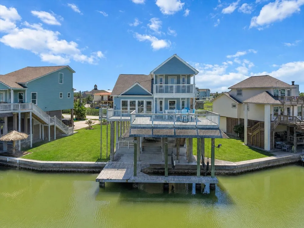 314 Windward Way Tiki Island, TX 77554
