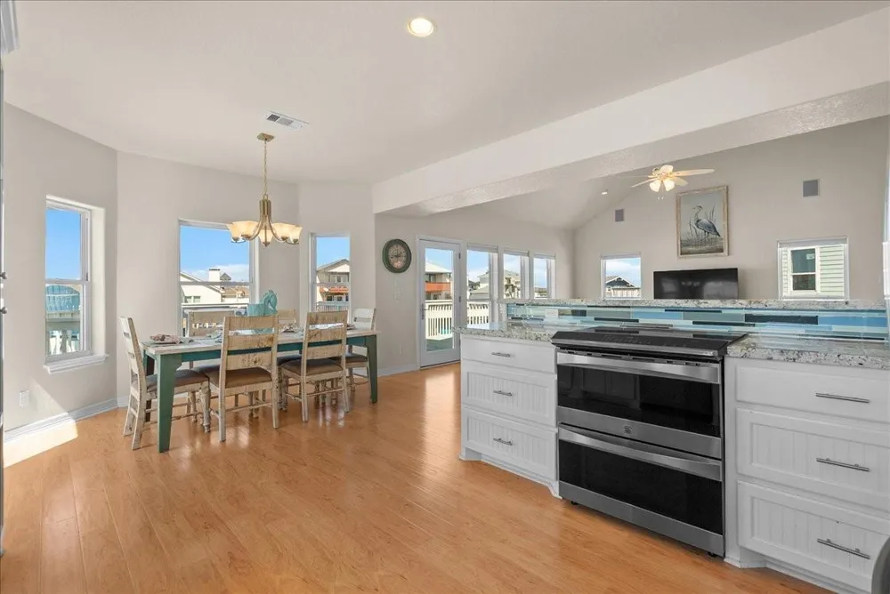 314 Windward Way Tiki Island, TX 77554