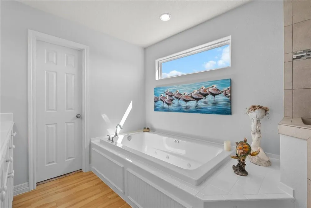 314 Windward Way Tiki Island, TX 77554