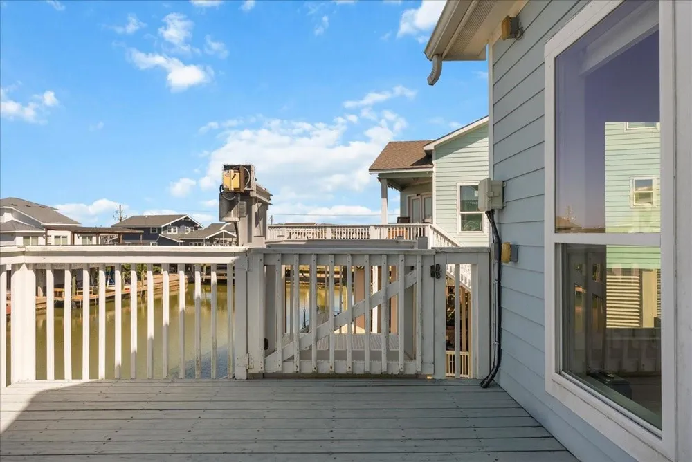 314 Windward Way Tiki Island, TX 77554