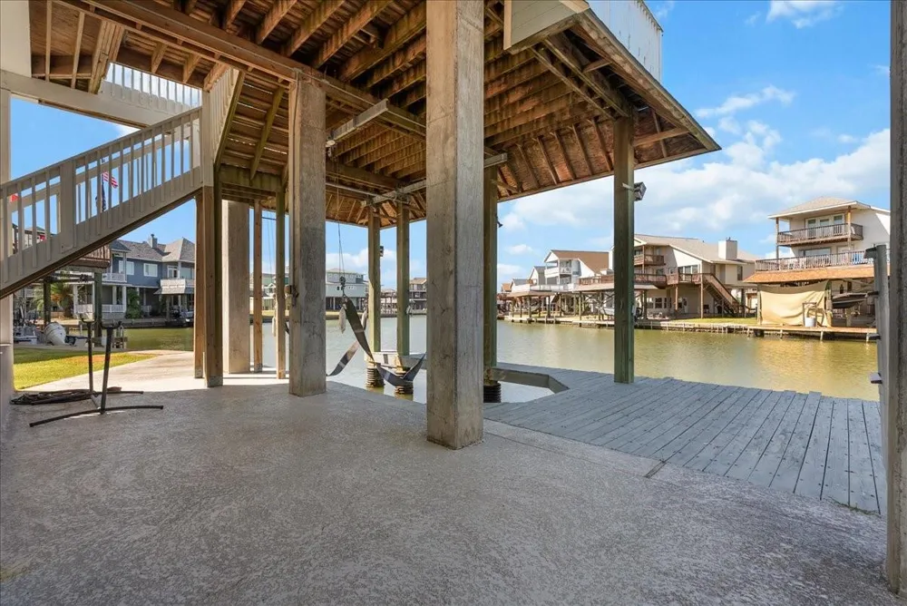 314 Windward Way Tiki Island, TX 77554