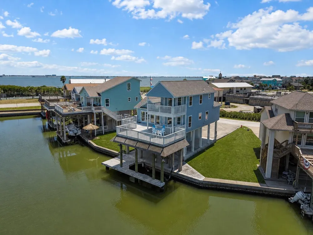 314 Windward Way Tiki Island, TX 77554