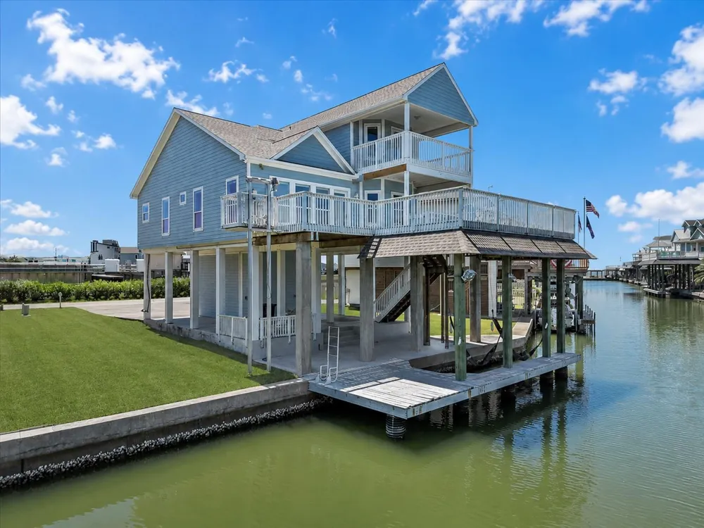 314 Windward Way Tiki Island, TX 77554