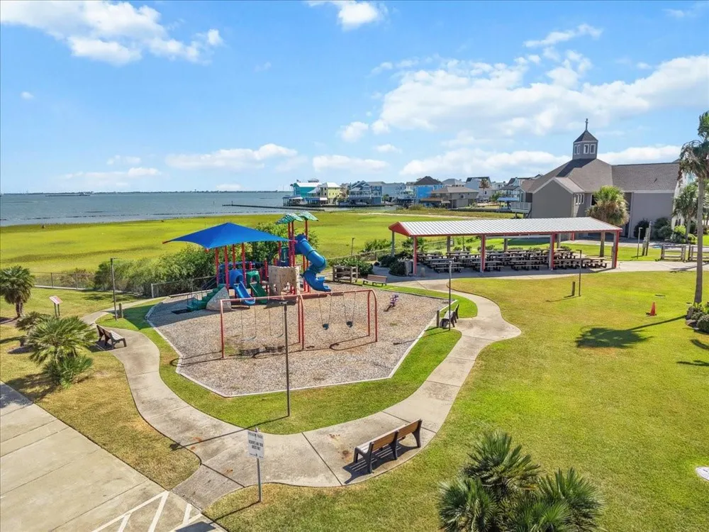 314 Windward Way Tiki Island, TX 77554