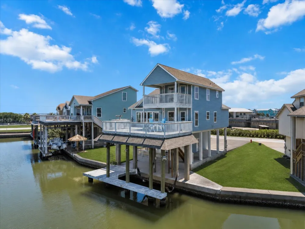 314 Windward Way Tiki Island, TX 77554