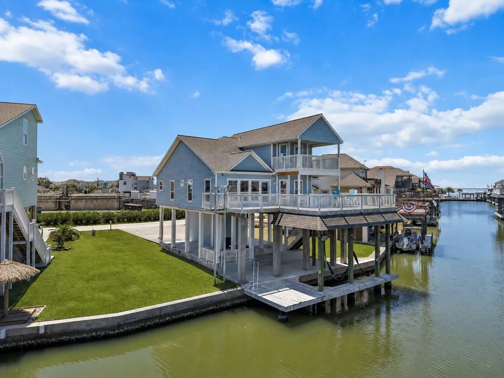 314 Windward Way Tiki Island, TX 77554