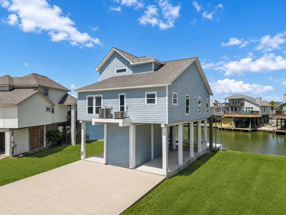 314 Windward Way Tiki Island, TX 77554