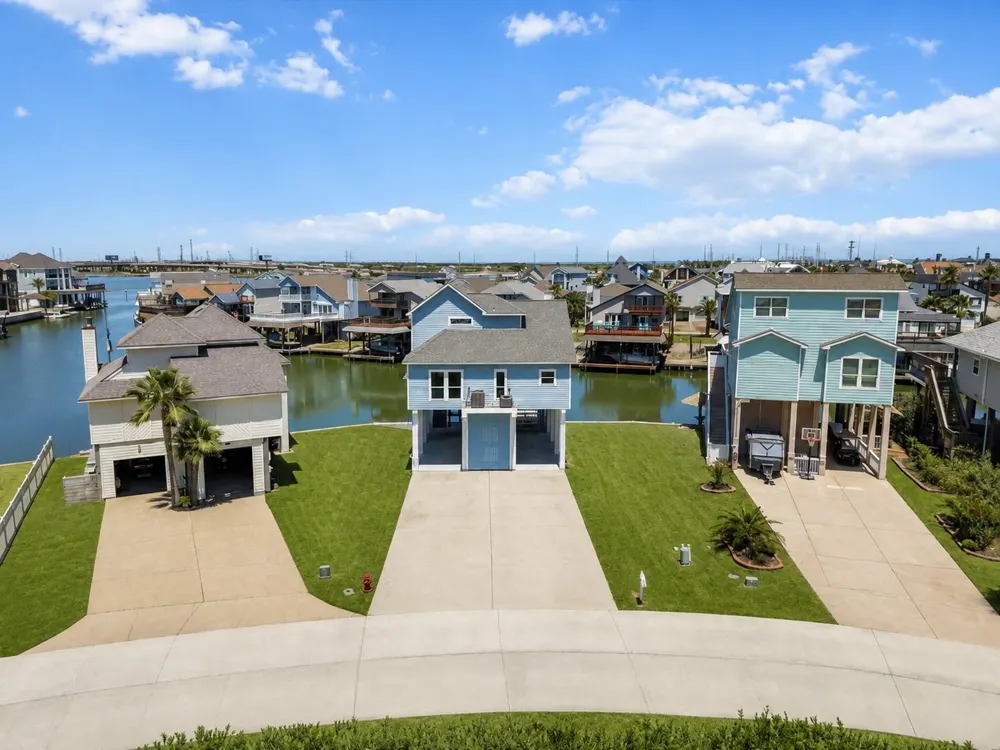 314 Windward Way Tiki Island, TX 77554