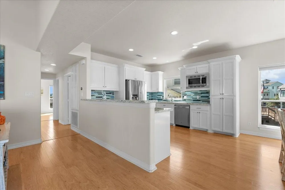 314 Windward Way Tiki Island, TX 77554