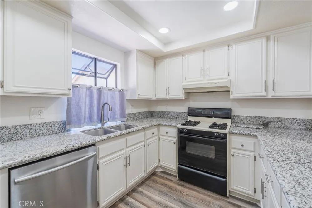 970 S Laurelwood Anaheim, CA 92806