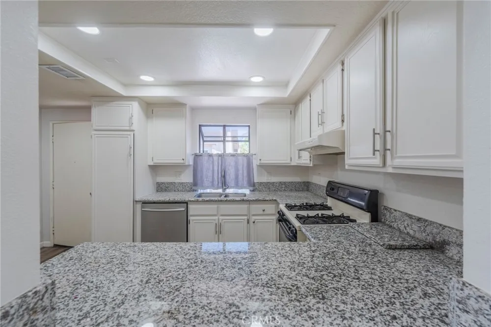 970 S Laurelwood Anaheim, CA 92806