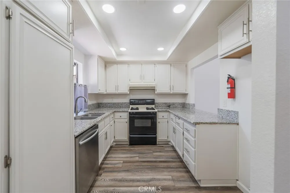 970 S Laurelwood Anaheim, CA 92806