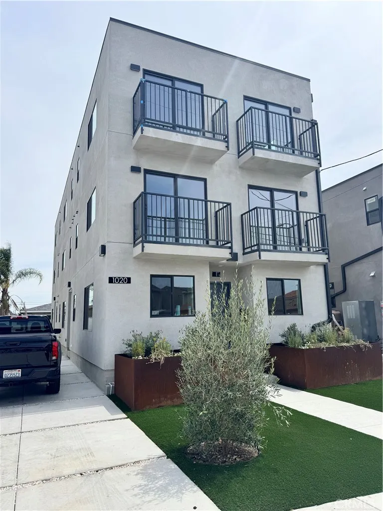 1020 Pioneer Wilmington, CA 90744