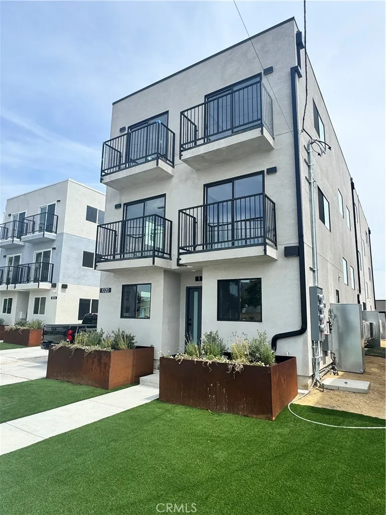 1020 Pioneer Wilmington, CA 90744