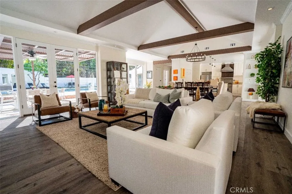 3183 Laurel Canyon Blvd Studio City, CA 91604