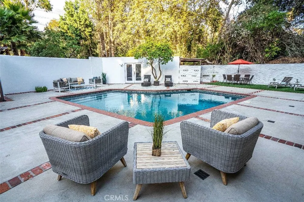 3183 Laurel Canyon Blvd Studio City, CA 91604