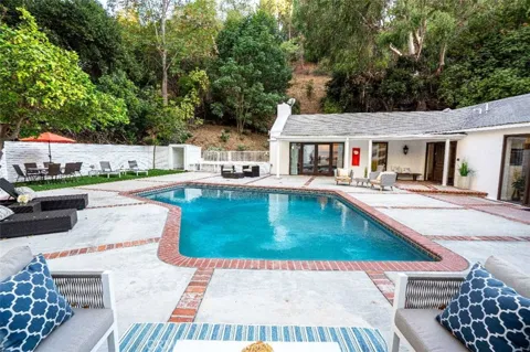 3183 Laurel Canyon Blvd