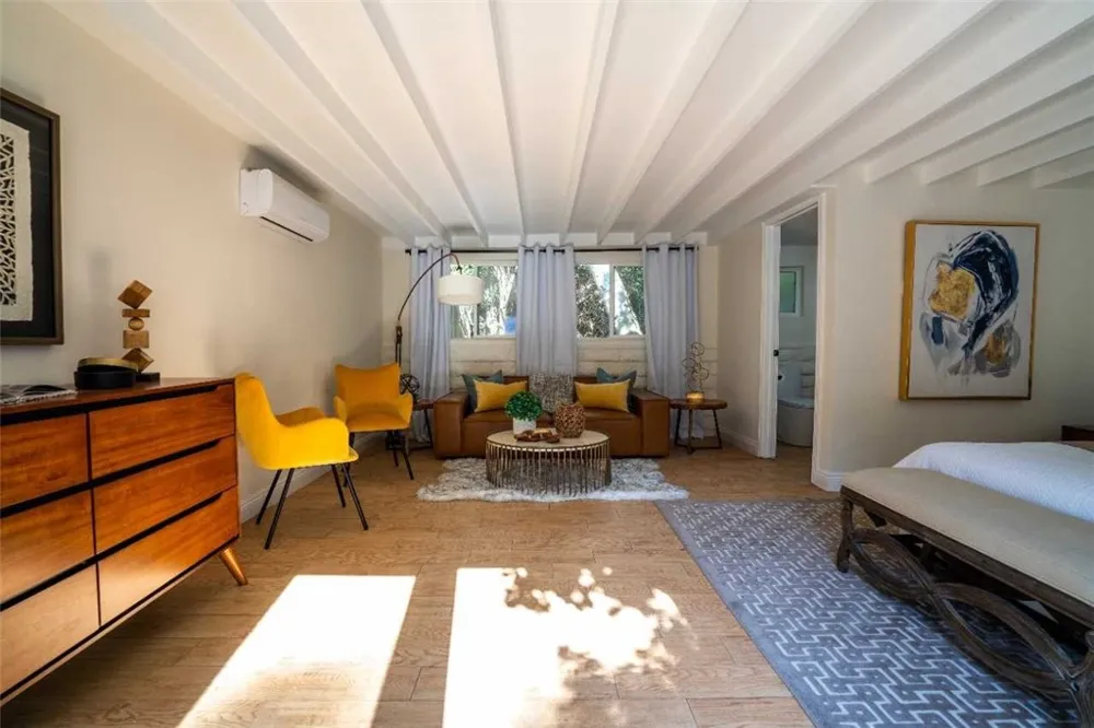 3183 Laurel Canyon Blvd Studio City, CA 91604