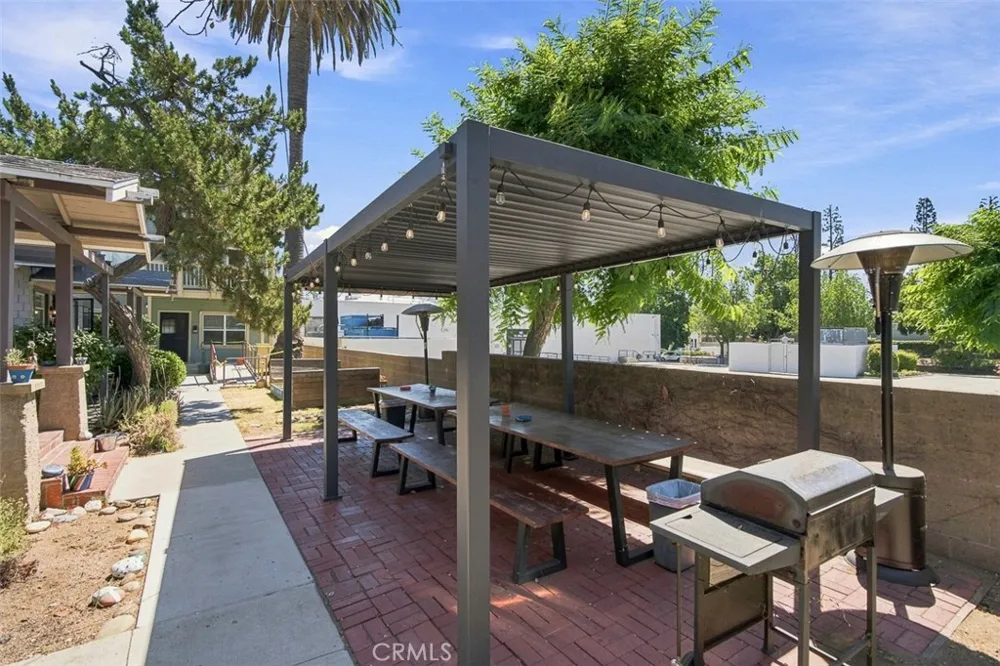 146 Holliston Pasadena, CA 91106