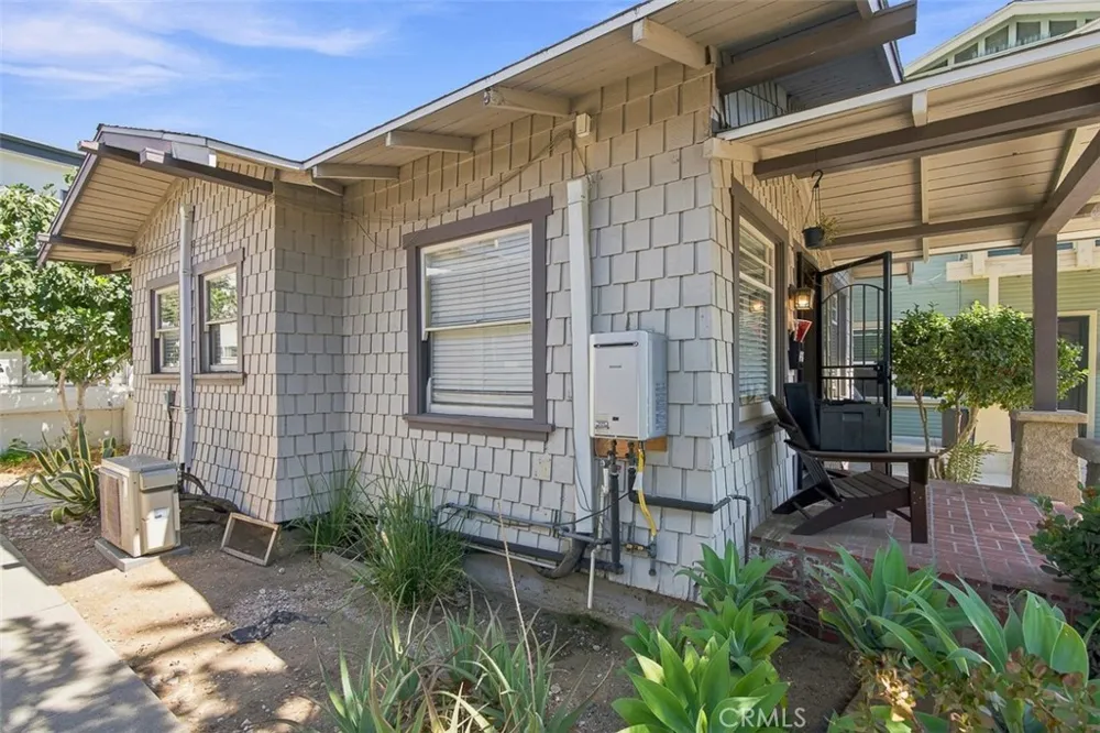 146 Holliston Pasadena, CA 91106