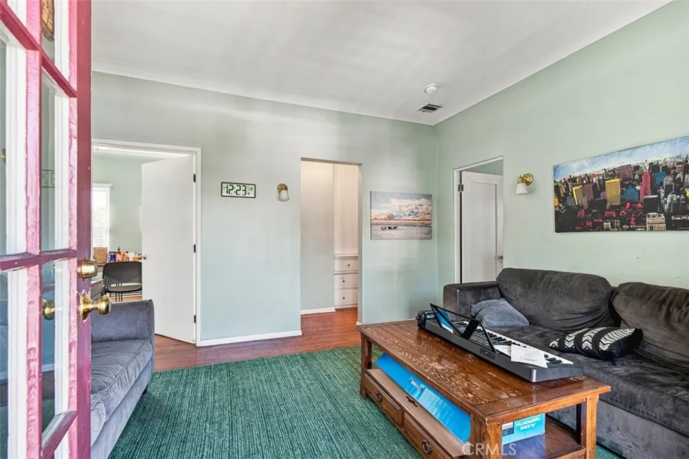 146 Holliston Pasadena, CA 91106